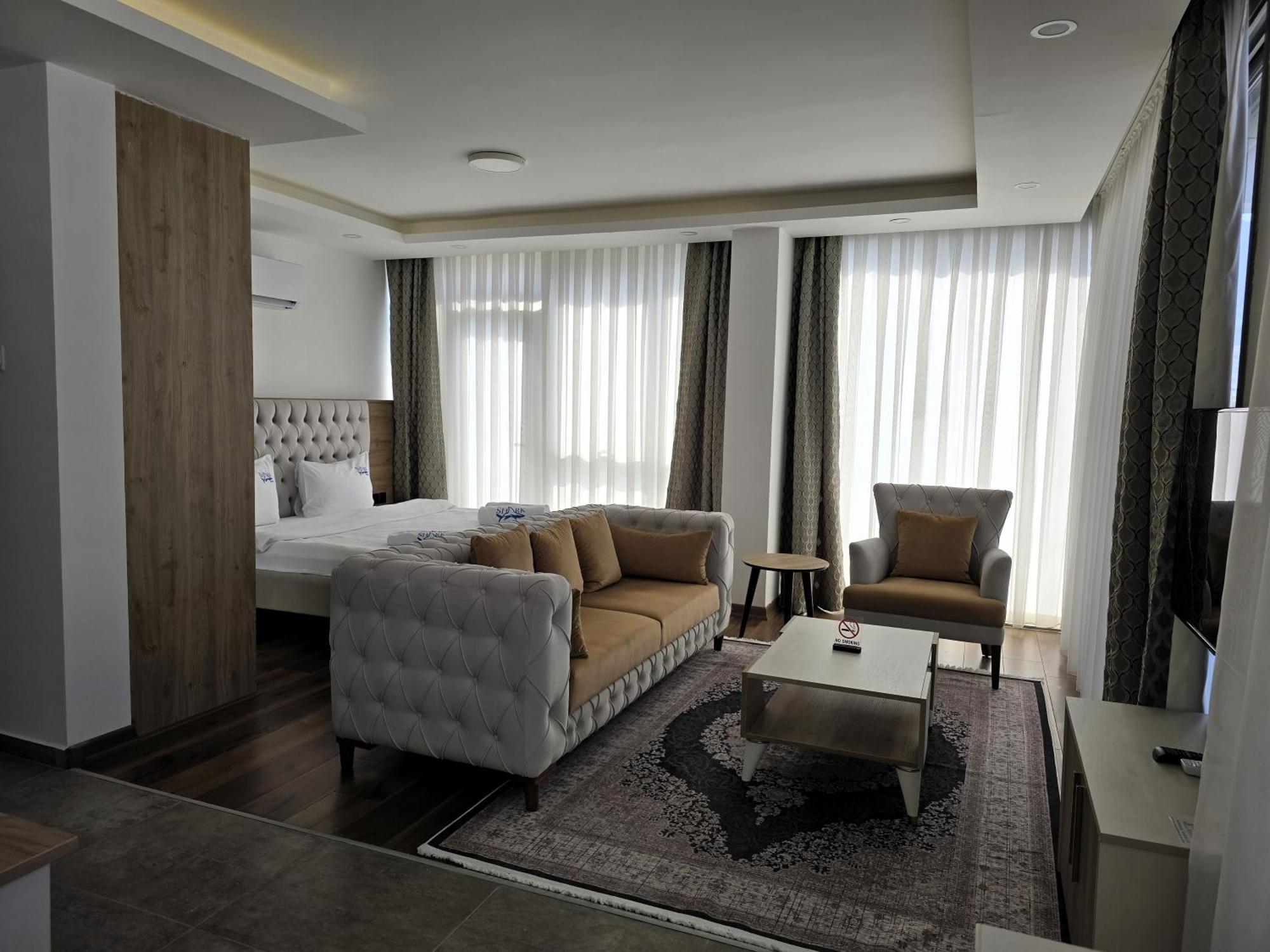 Nurel Shark Residence Kyrenia  Eksteriør billede